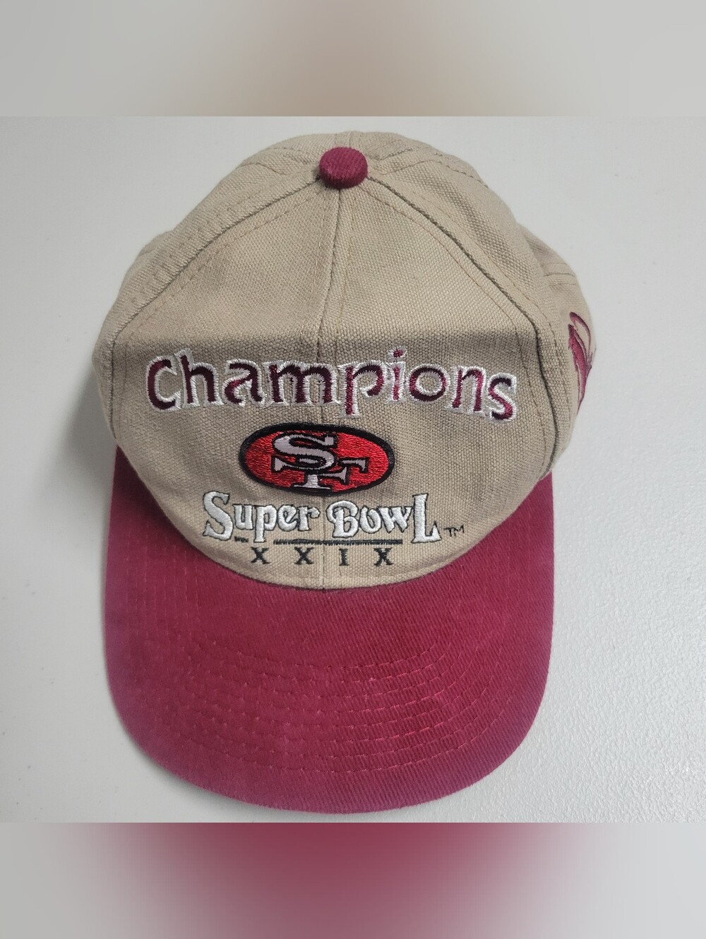 San Francisco 49ers NWOT  Vintage Super Bowl XXIX Champions Snapback Hat.